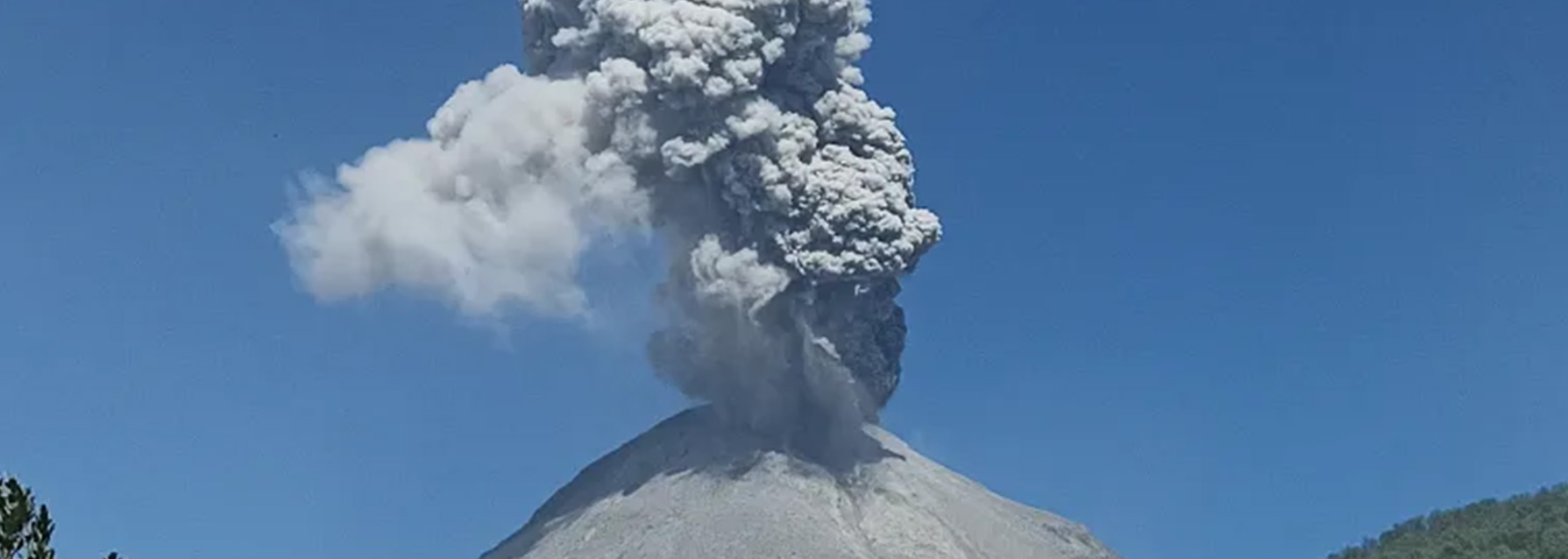 ثوران جديد لبركان ليوتوبي في إندونيسيا والحكومة توسع منطقة الحظر