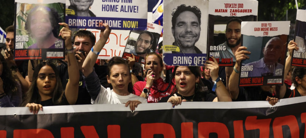 يديعوت أحرونوت عن مصادر مطلعة: تم بالفعل سد 90٪ من الفجوات في صفقة الرهائن