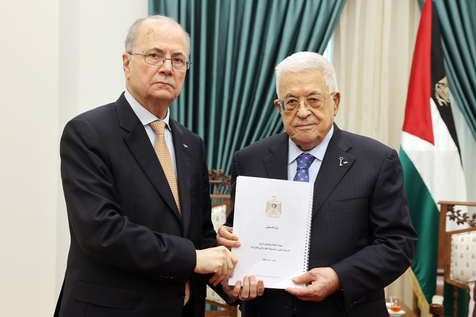 الرئيس يتسلم من رئيس الوزراء خطة الإغاثة والاستجابة الطارئة لقطاع غزة