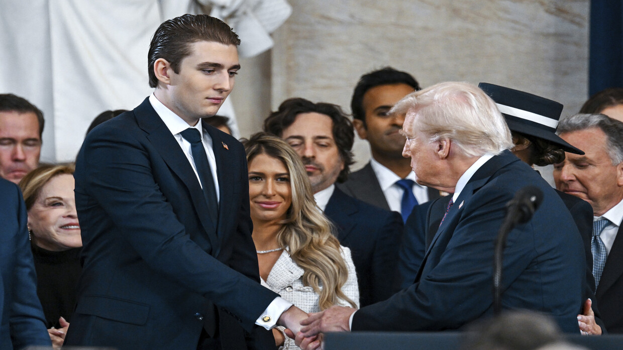 لدي ابن طويل جدا".. ترامب يتباهى بنجله بارون