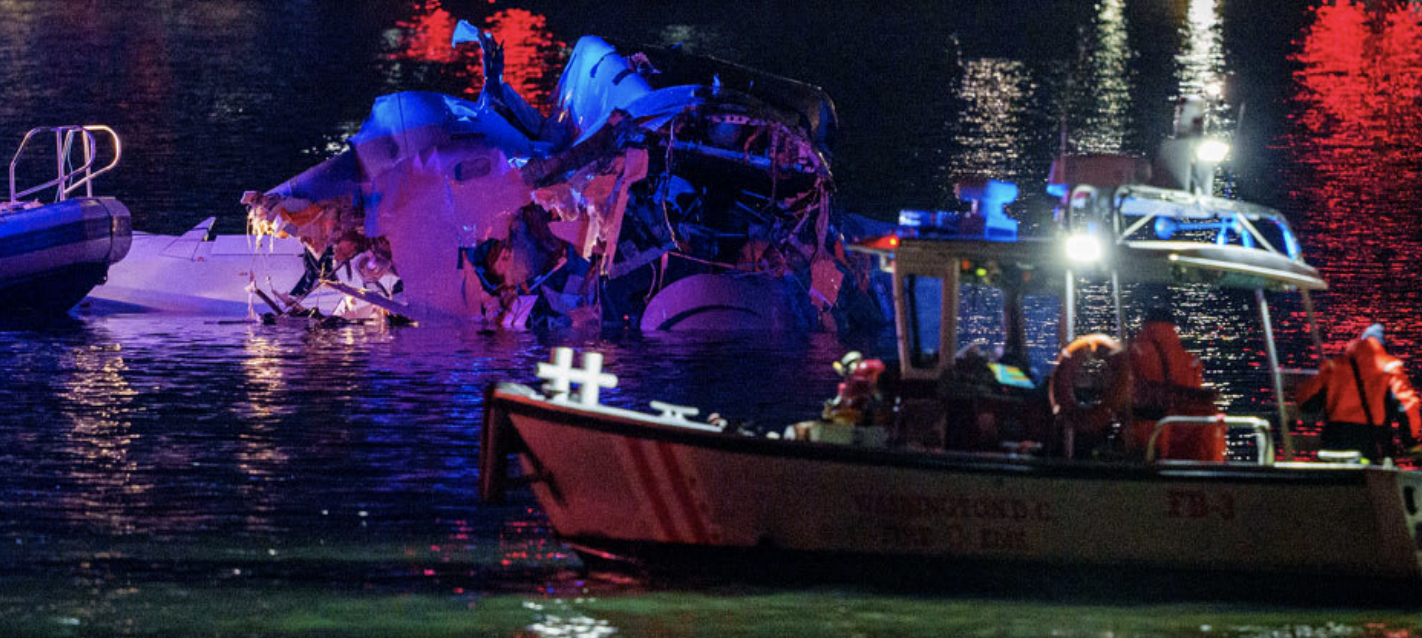 ترمب: تحطم الطائرتين مأساة حقيقية وليس هناك ناجون والمهمة الآن تحولت إلى البحث عن الجثث