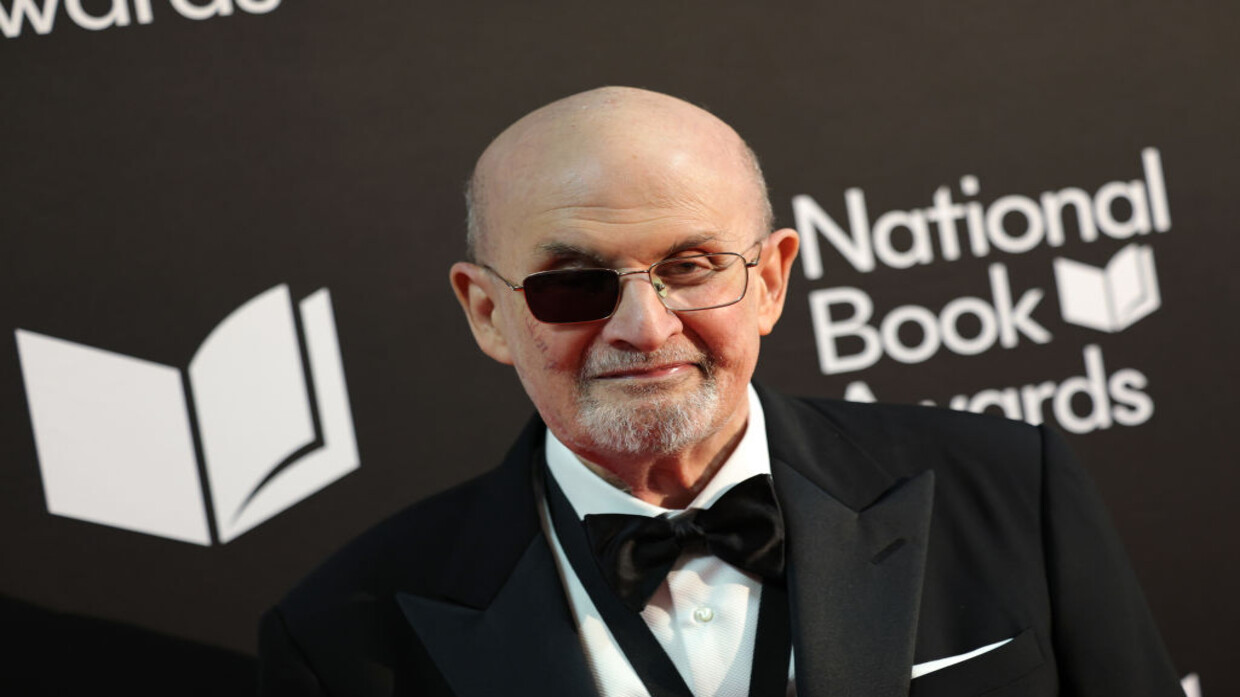 سلمان رشدي يلتقي المتهم بمحاولة قتله