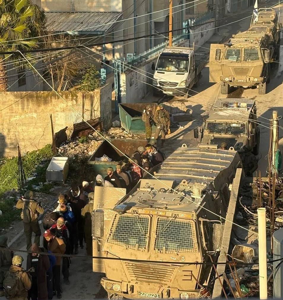 الاحتلال يهدم منزلا في مخيم العروب ويعتقل عددا من المواطنين