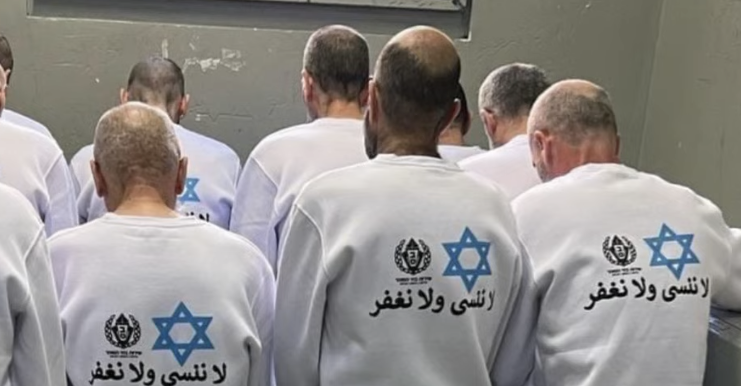 هيئة البث الإسرائيلية: انتقادات في إسرائيل لمصلحة السجون بسبب الملابس التي ظهر بها الأسرى الفلسطينيون