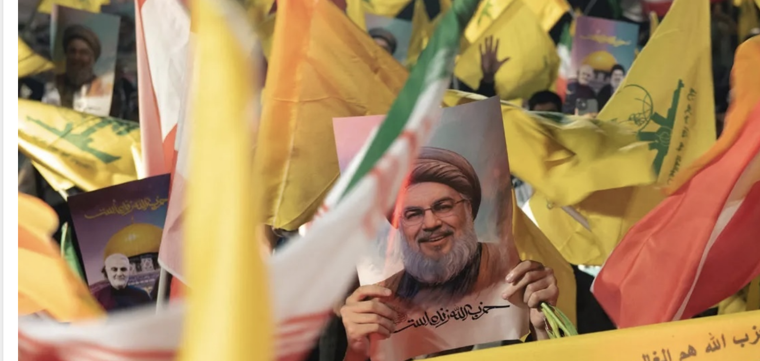 إلقاء قنابل مسيلة للدموع على المعتصمين السلميين من قبل الجيش اللبناني  على طريق المطار