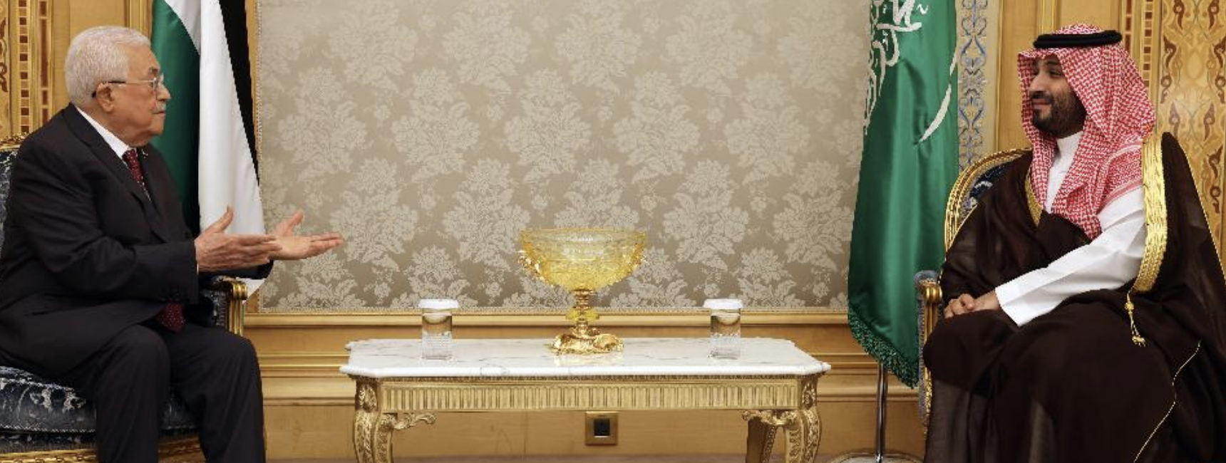 الرئيس يقدم للقمة العربية الطارئة الرؤية الفلسطينية لمواجهة التحديات في المرحلة المقبلة