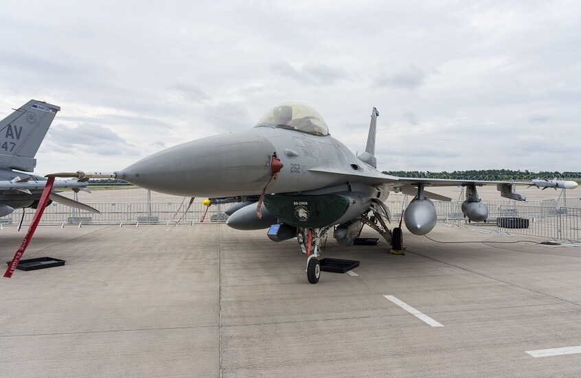 الحوثيون يستهدفون مقاتلة وطائرة مسيرة أمريكية بصواريخ "سام" لأول مرة