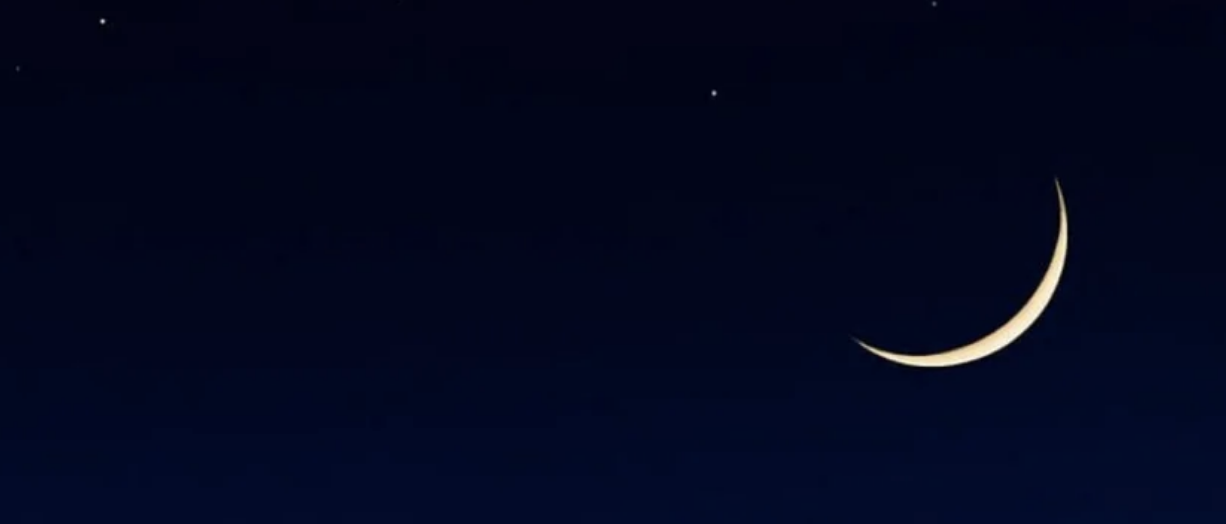 طائرات الدرون لرصد هلال رمضان في الإمارات