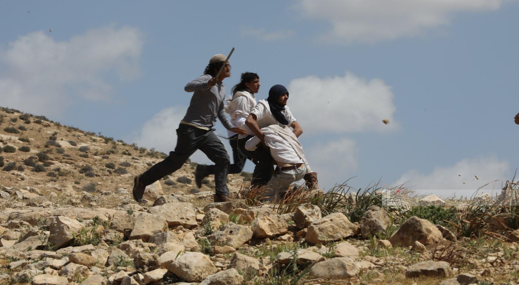 اصابة سيدة ومسن في اعتداء للمستعمرين في مسافر يطا جنوب الخليل