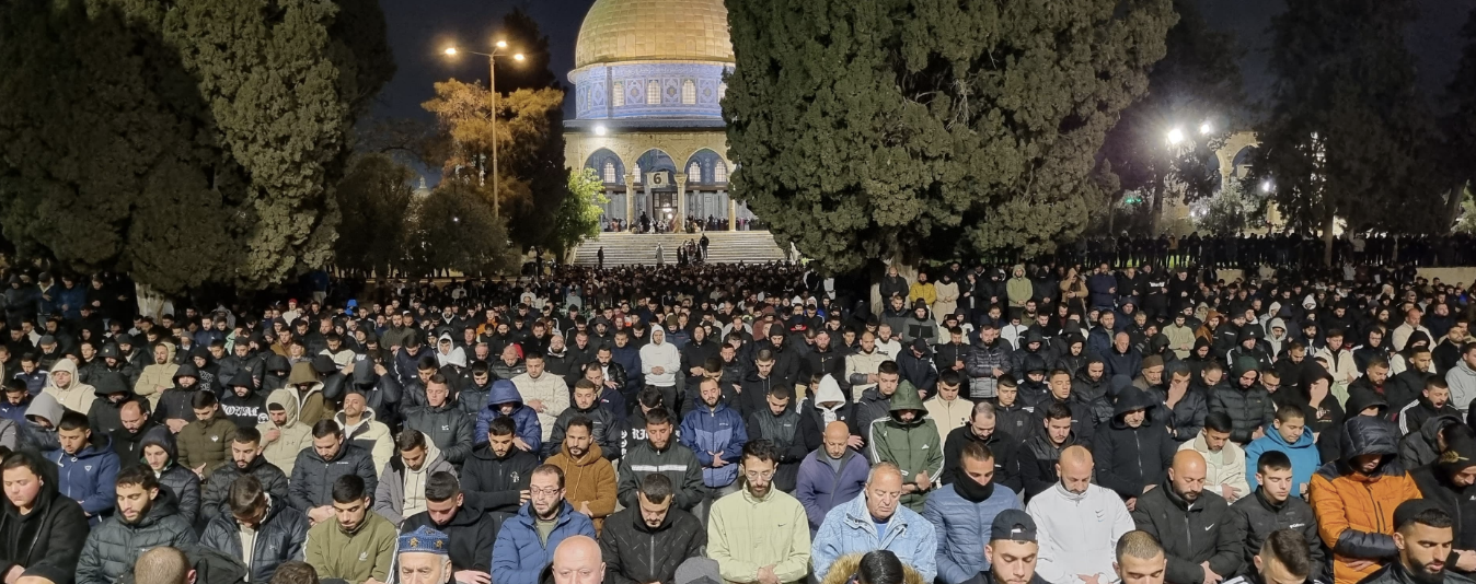 ٨٥ ألفا يؤدون صلاتي العشاء والتراويح في المسجد الأقصى