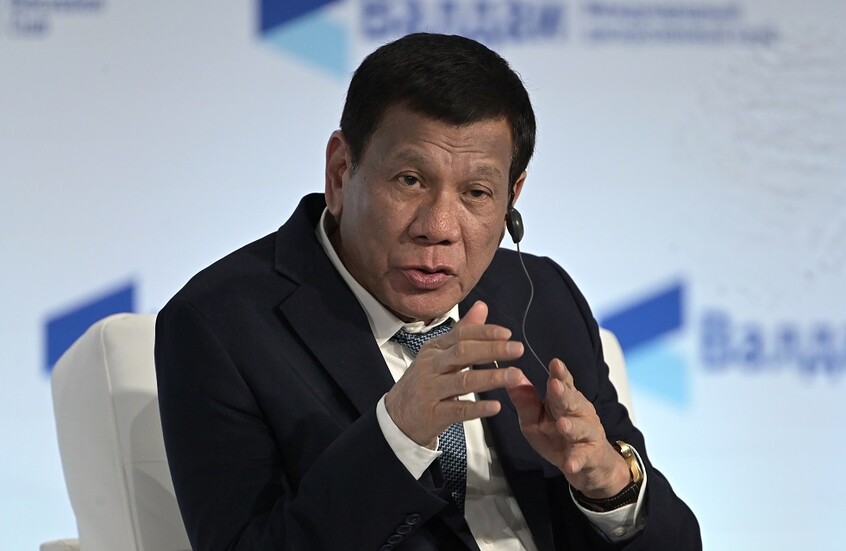 شرطة الفلبين تعتقل رئيس البلاد السابق دوتيرتي بطلب من المحكمة الجنائية