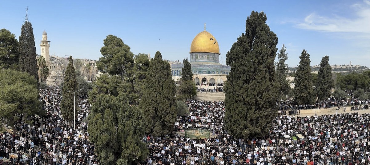 ٨٠ ألف مصل يؤدون الجمعة الثانية من رمضان في الأقصى