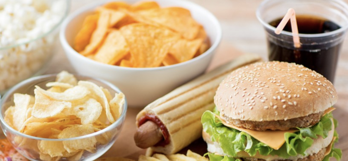 لتقليل التوتر والقلق.. تجنب هذه الأطعمة والمشروبات