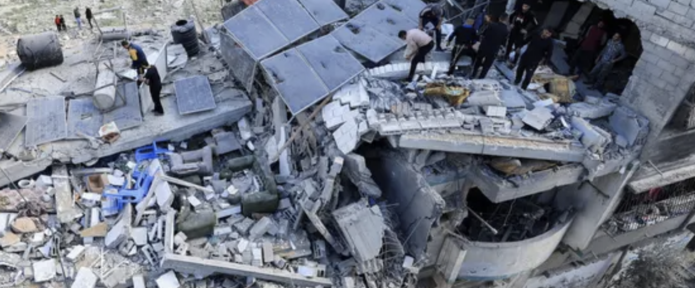 إسرائيل تجدد قصفها على غزة.. ومقتل 14 من عائلة واحدة