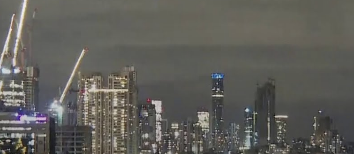 الجبهة الداخلية الإسرائيلية: صفارات الإنذار تدوي في مناطق تل أبيب والقدس ووسط إسرائيل بعد رصد صاروخ من اليمن