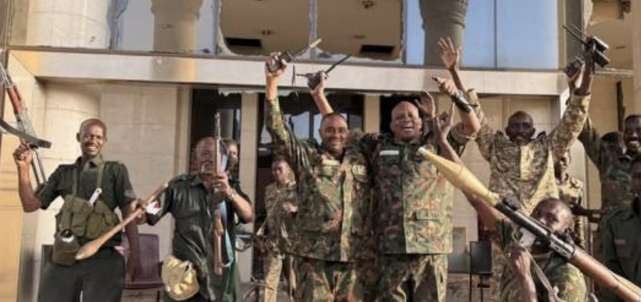 التلفزيون السوداني: الجيش يسيطر على القصر الرئاسي بالخرطوم