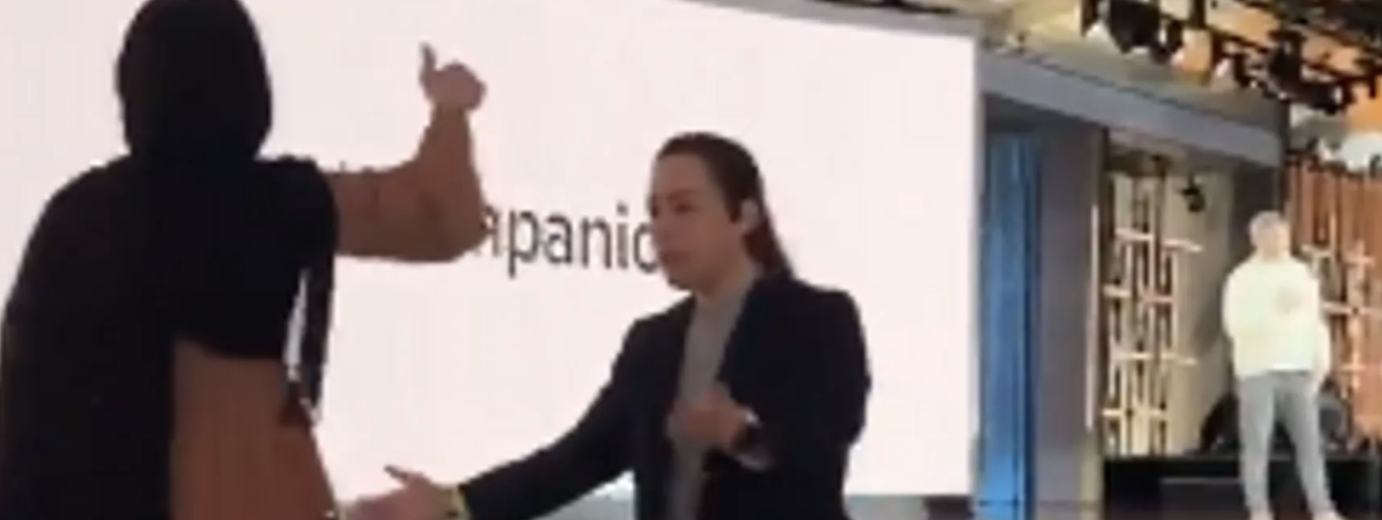 موظفة في مايكروسوفت تقاطع كلمة مسؤول بسبب إسرائيل