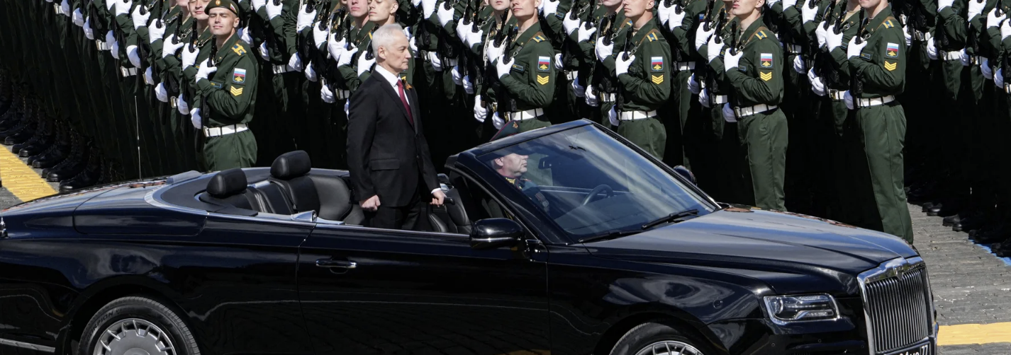 "أوروس" تسرق الأضواء في احتفال "يوم النصر"