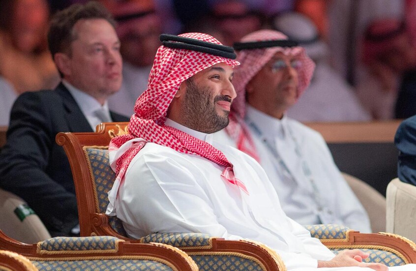 رد فعل الأمير بن سلمان لحظة رفع ترامب العقوبات عن سوريا تشعل مواقع التواصل