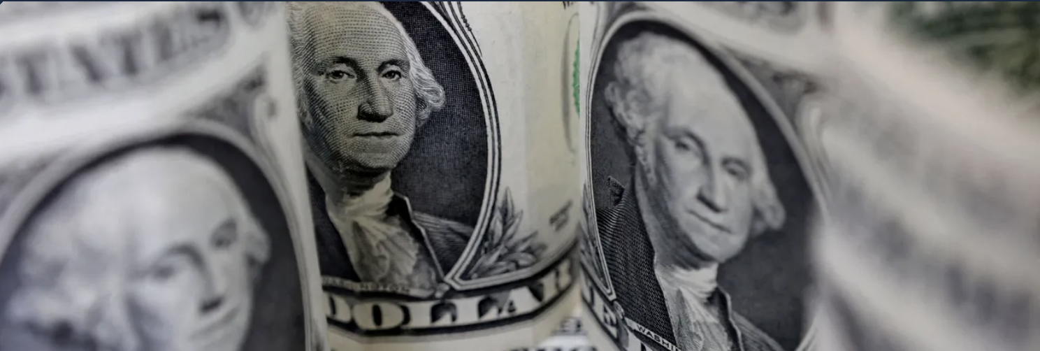 الدولار يرتفع بعد أن أوقفت محكمة أميركية رسوم ترامب الجمركية