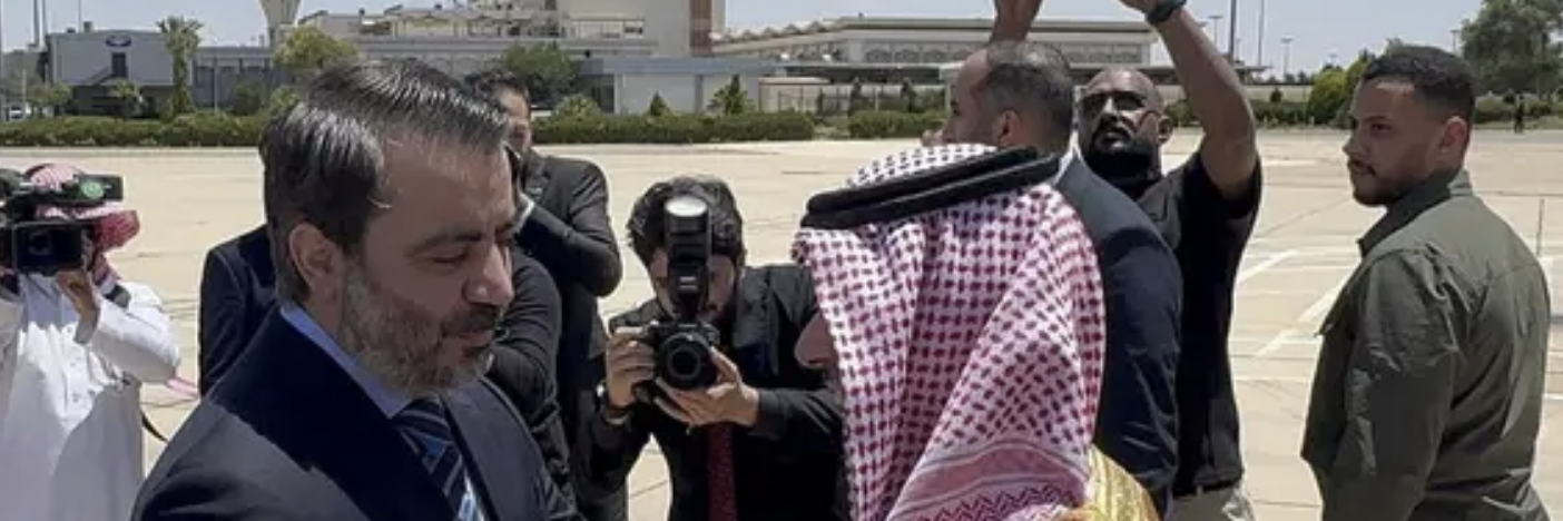 وزير الخارجية السعودي يصل إلى دمشق برفقة وفد اقتصادي
