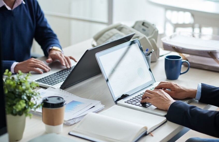 ظاهرة غريبة تكتسح المجتمع.. أزمة البطالة في الصين تدفع الشباب إلى "استئجار وظيفة"!