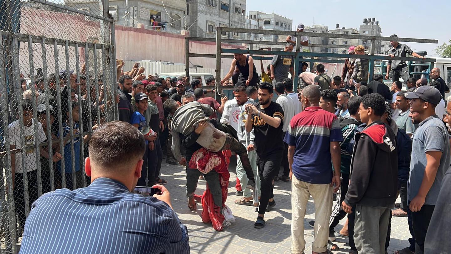 3 شهداء ومصابون من منتظري المساعدات في قطاع غزة