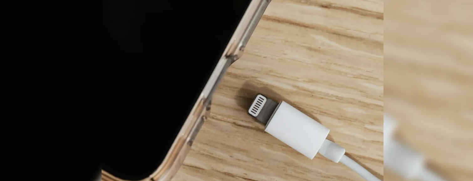 فصل الشاحن أم الهاتف أولا؟.. عادات بسيطة تطيل عمر البطارية