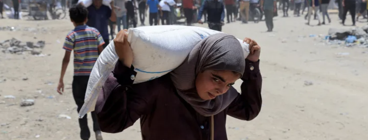 غزة توثق العثور على أقراص مخدرة داخل أكياس الطحين