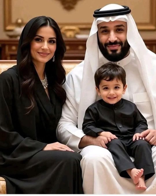 صورة متداولة تثير الجدل.. هل ظهرت زوجة ولي العهد السعودي؟