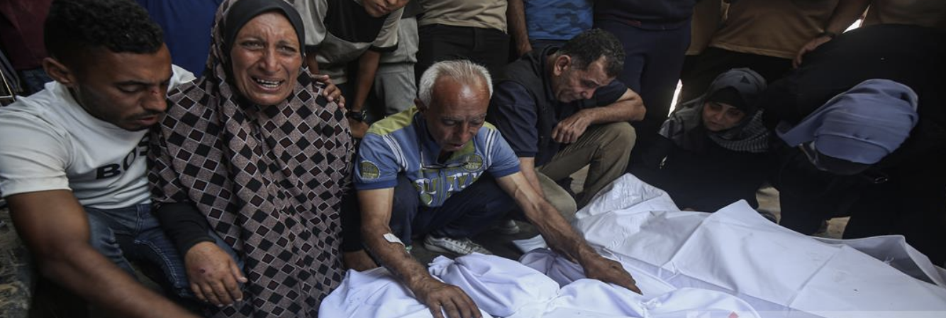 15 شهيدا أغلبهم من عائلة واحدة في قصف الاحتلال خيام النازحين بمواصي خان يونس