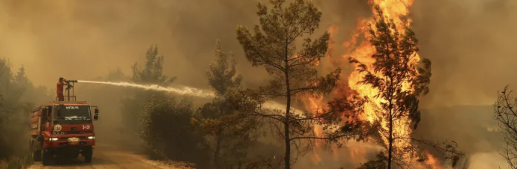 تركيا.. حرائق غابات في الغرب وثلوج في الشرق