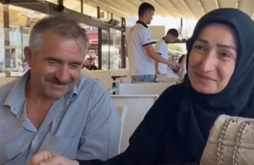 بعد 26 عاما.. شابة تركية ترد جميل والديها بطريقة غير متوقعة