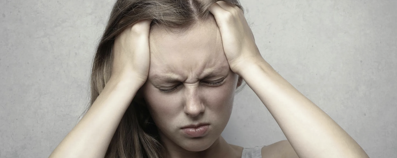 لعلاج الصداع النصفي المؤلم.. إليك حيلة "زجاجة الماء"