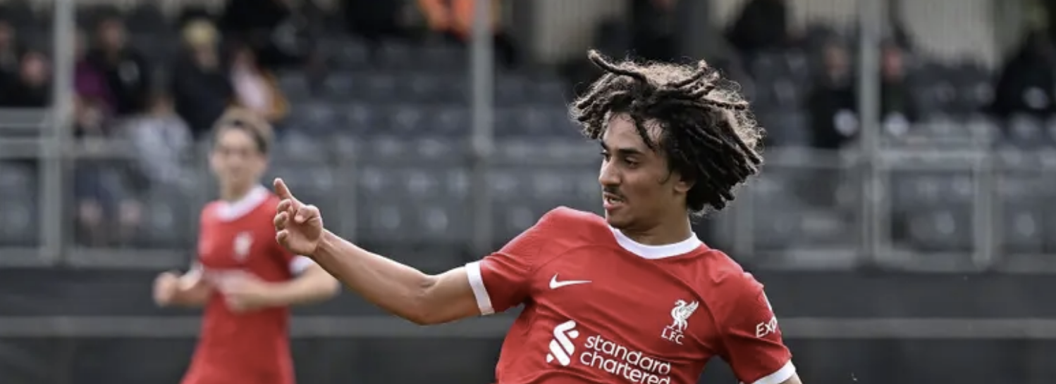 مصري جديد في ليفربول.. كريم أحمد يوقع عقده الاحترافي الأول