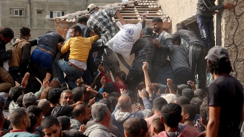 وساطة مصرية وقطرية لفتح ممرات آمنة وهدنة مؤقتة