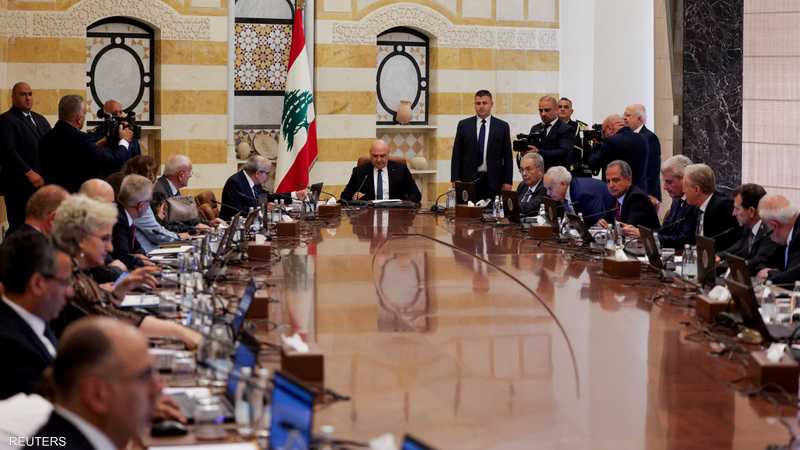 لبنان يوافق على انهاء الوجود المسلح..وحزب الله يرفض " خطيئه كبرى"