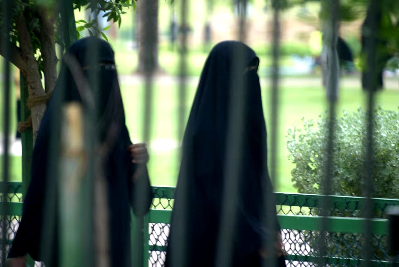 زوجة سعودية تتبرع بجزء من كبدها لـ"ضرتها".. قصة إنسانية تهز القلوب