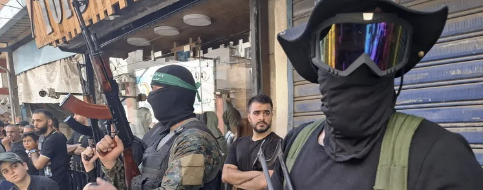 لبنان يبدأ اليوم تسلّم الأسلحة من المخيمات الفلسطينية في بيروت