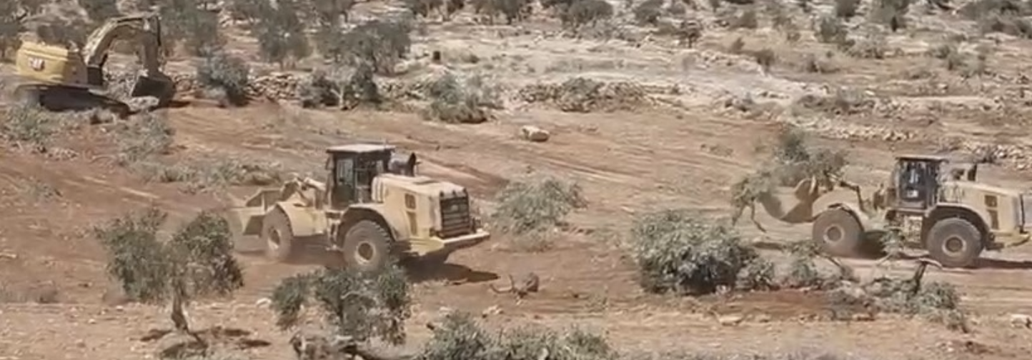 الاحتلال يواصل تجريف أراض في قرية المغير