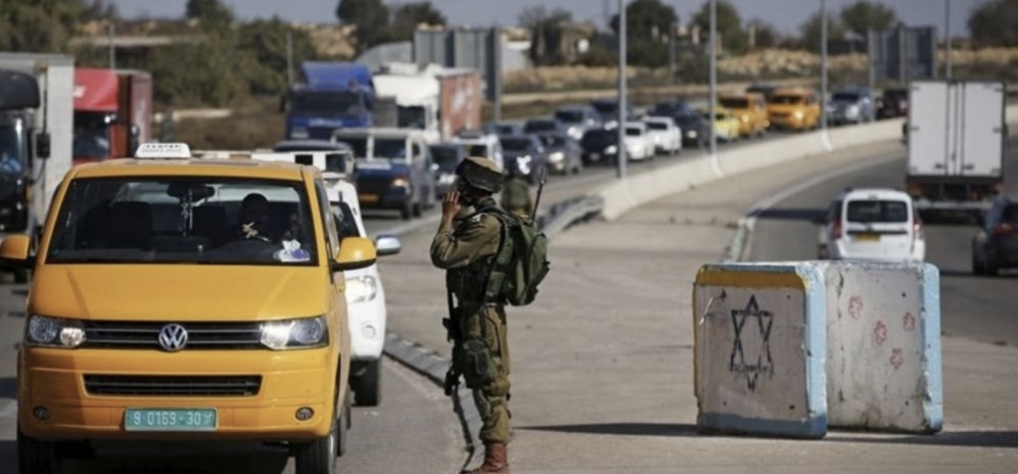 الاحتلال يشدد من إجراءاته العسكرية على حاجزي عين سينيا وعطارة شمال رام الله