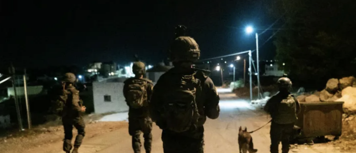 اعتقالات واسعة بالضفة ووزير الدفاع الإسرائيلي يهددها بالحرب