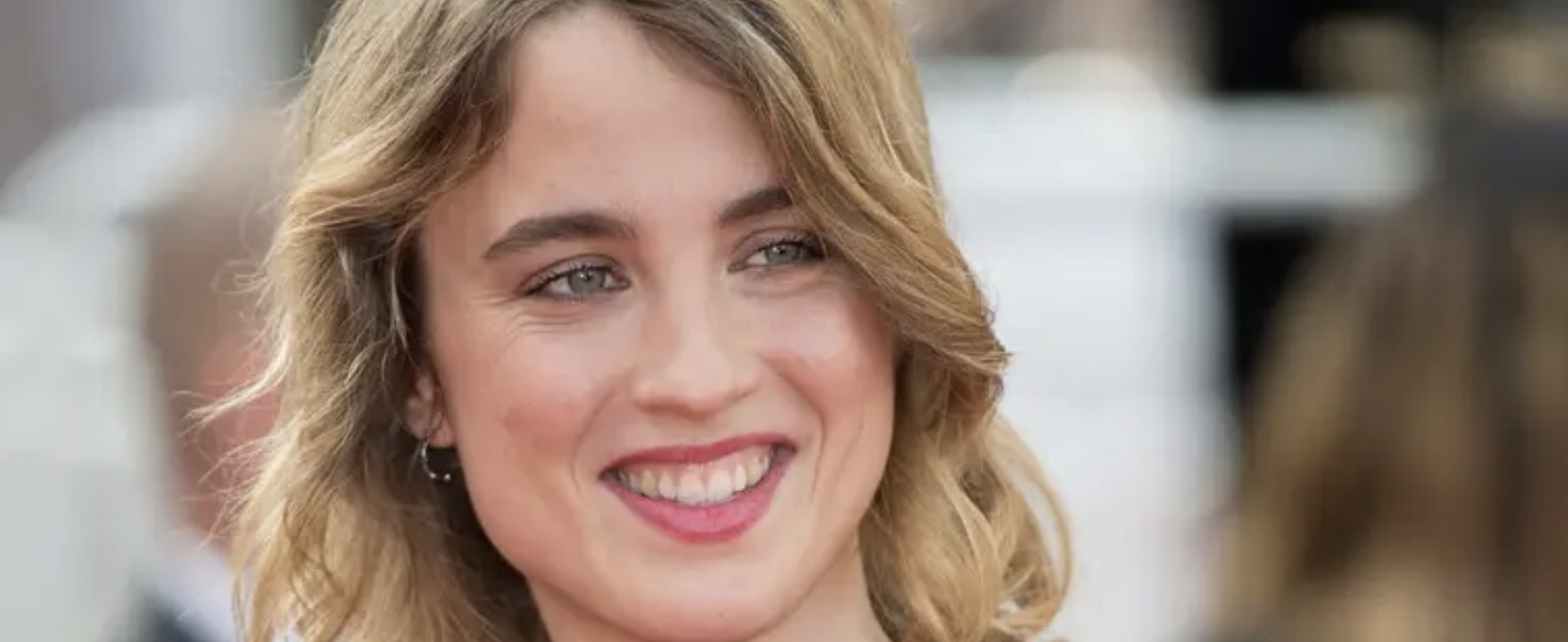 الممثلة الفرنسية أديل إينيل تنضم لأسطول الصمود العالمي المتجه لغزة