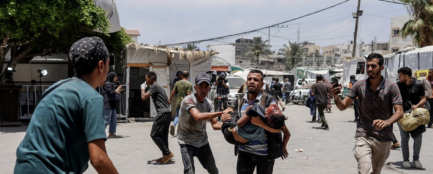 وصول 5 شهداء من طالبي المساعدات إلى مجمع ناصر الطبي بخان يونس