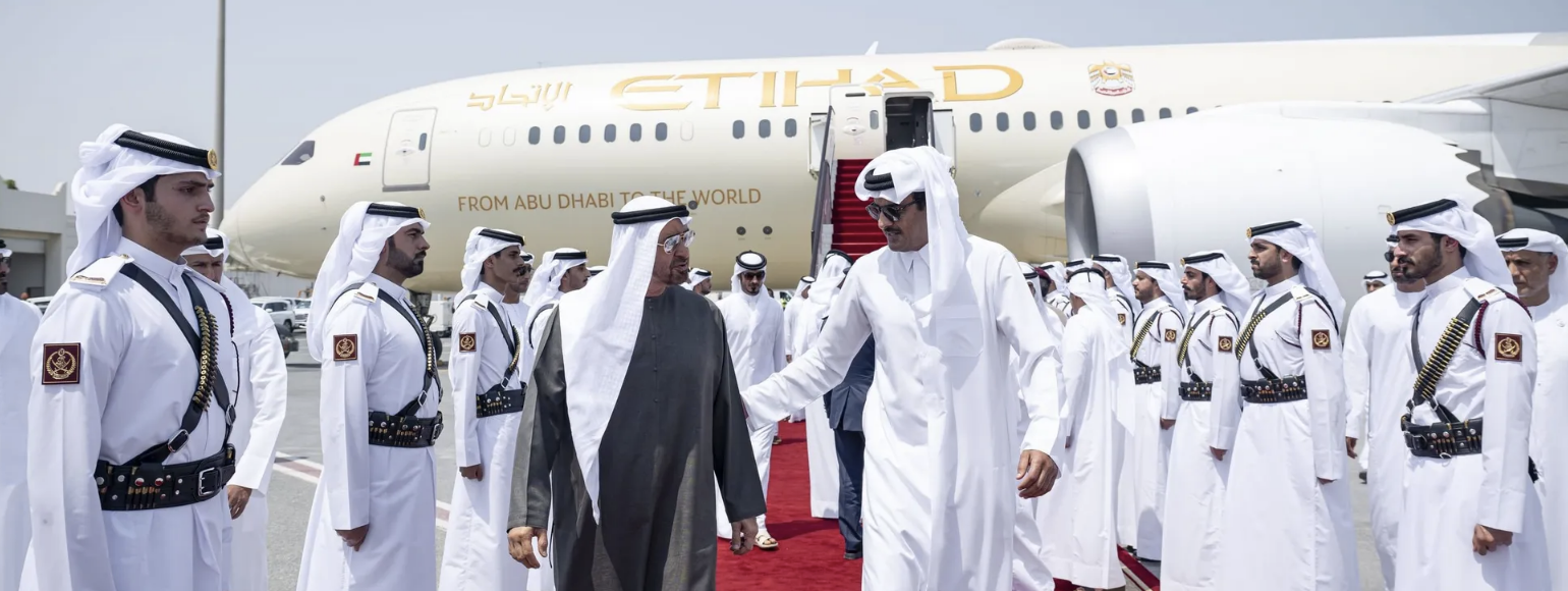 محمد بن زايد يصل قطر في زيارة أخوية