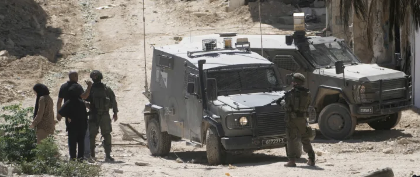 إصابة جنديين بتفجير مركبة في طولكرم وحصار شامل للمدينة