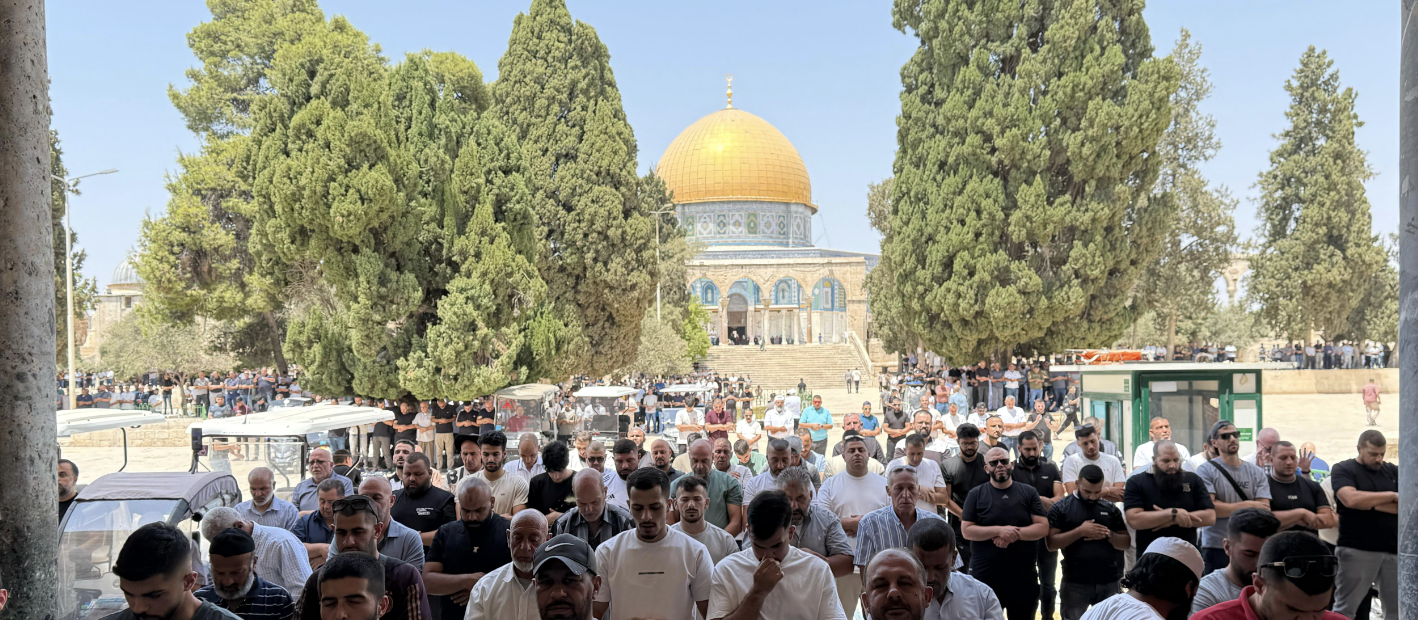 40 ألفا يؤدون صلاة الجمعة في الأقصى
