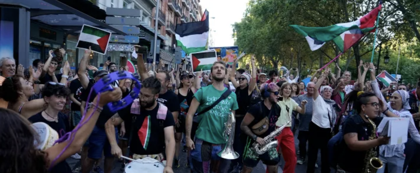 "فلسطين فازت" بطواف إسبانيا بعدما تسبب متظاهرون بإلغاء مرحلته الأخيرة