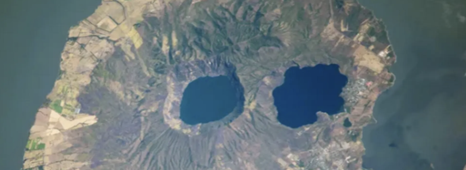 مشهد مدهش للأرض من الفضاء.. جمجمة بيولوجية بعينين محدّقتين