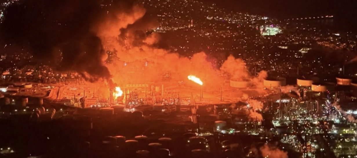 حريق هائل بمصفاة لشيفرون قرب لوس أنجلوس